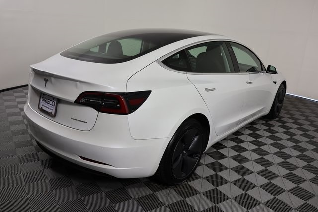 Vehicle image 5 of 28