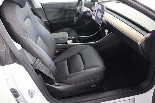 Vehicle image 11 of 28