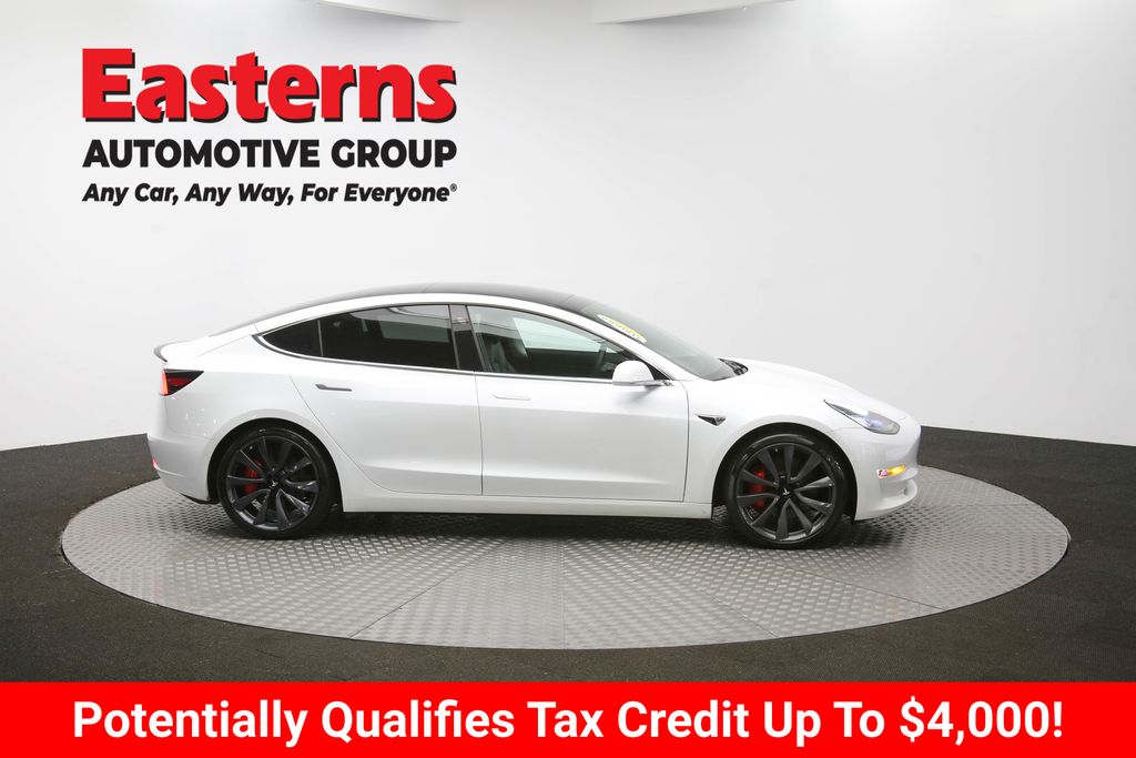 Vehicle image 18 of 62