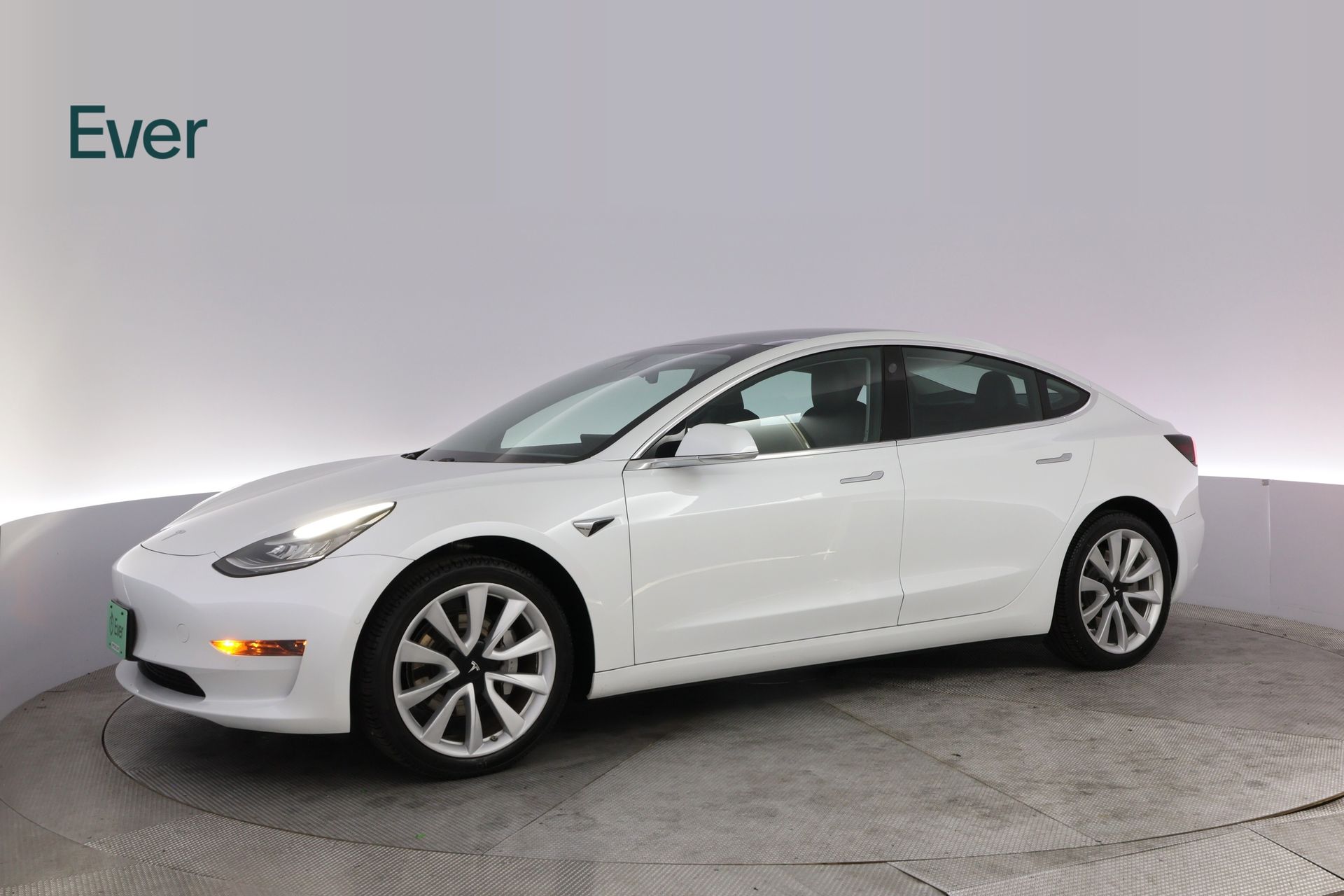 2020 Tesla Model 3 Standard Range Image 2 of 27
