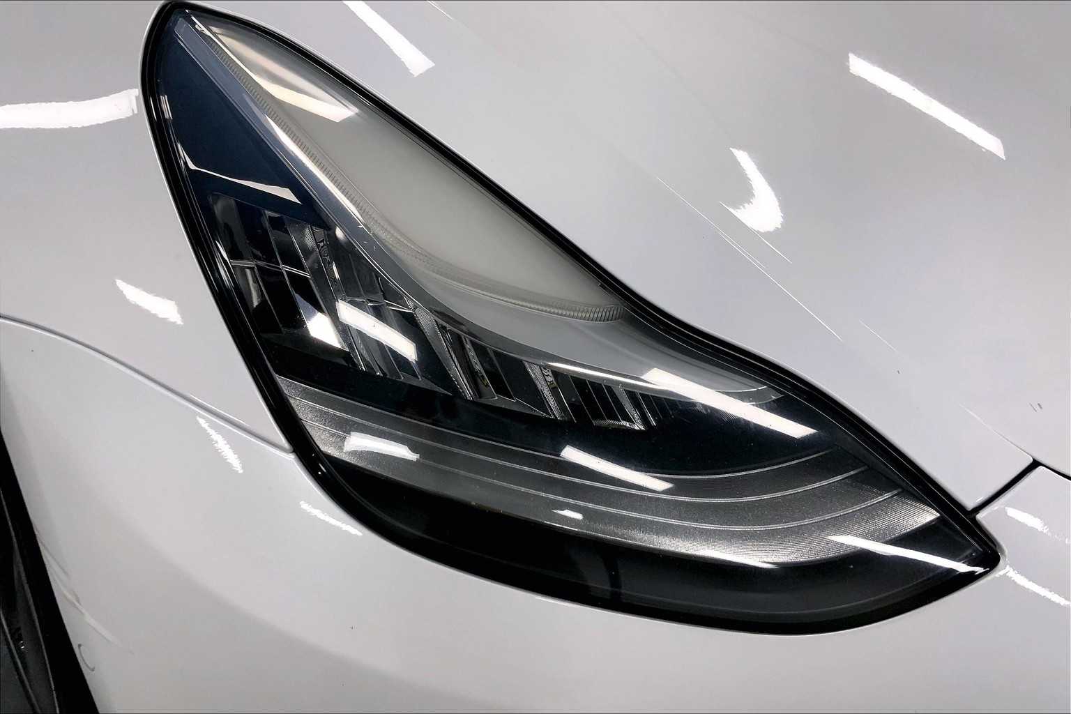 Vehicle image 27 of 30