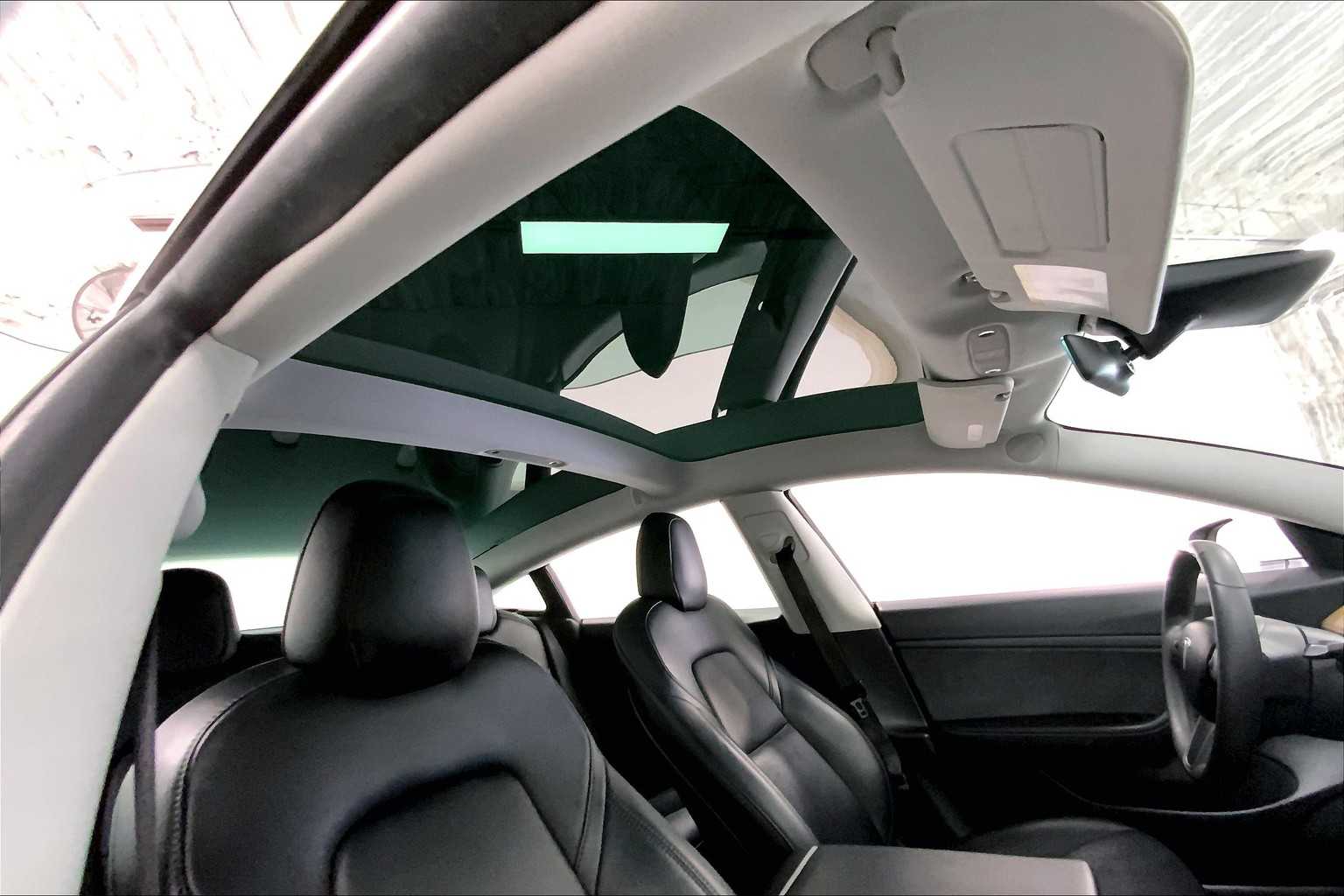 Vehicle image 26 of 30