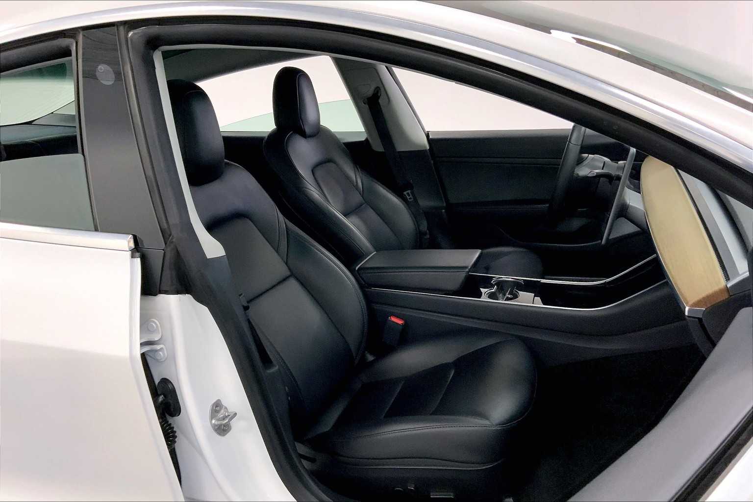 Vehicle image 11 of 30