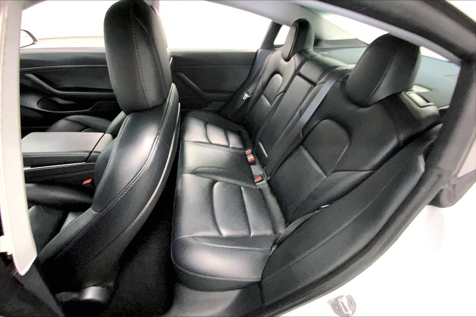 Vehicle image 12 of 30