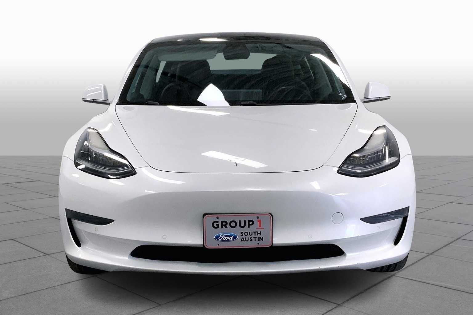 Vehicle image 3 of 30