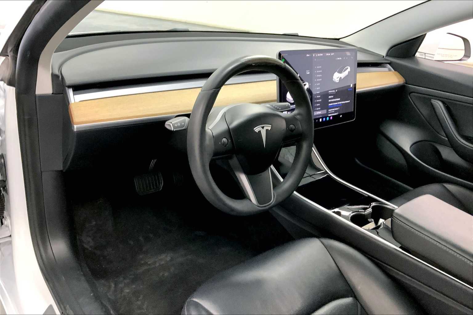 Vehicle image 14 of 30