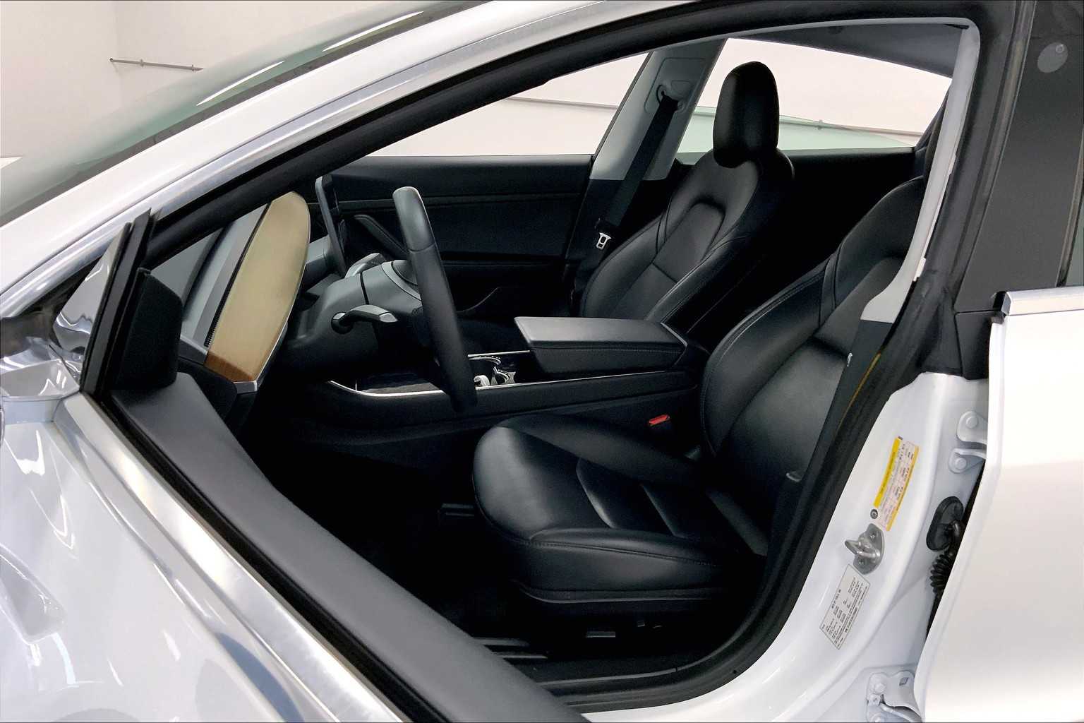 Vehicle image 13 of 30