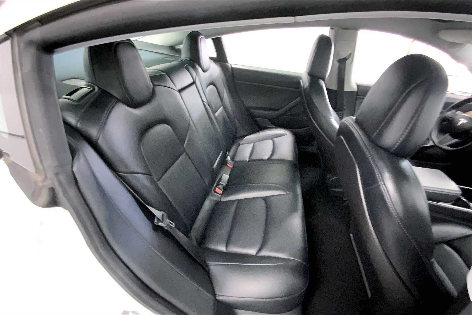 Vehicle image 10 of 30