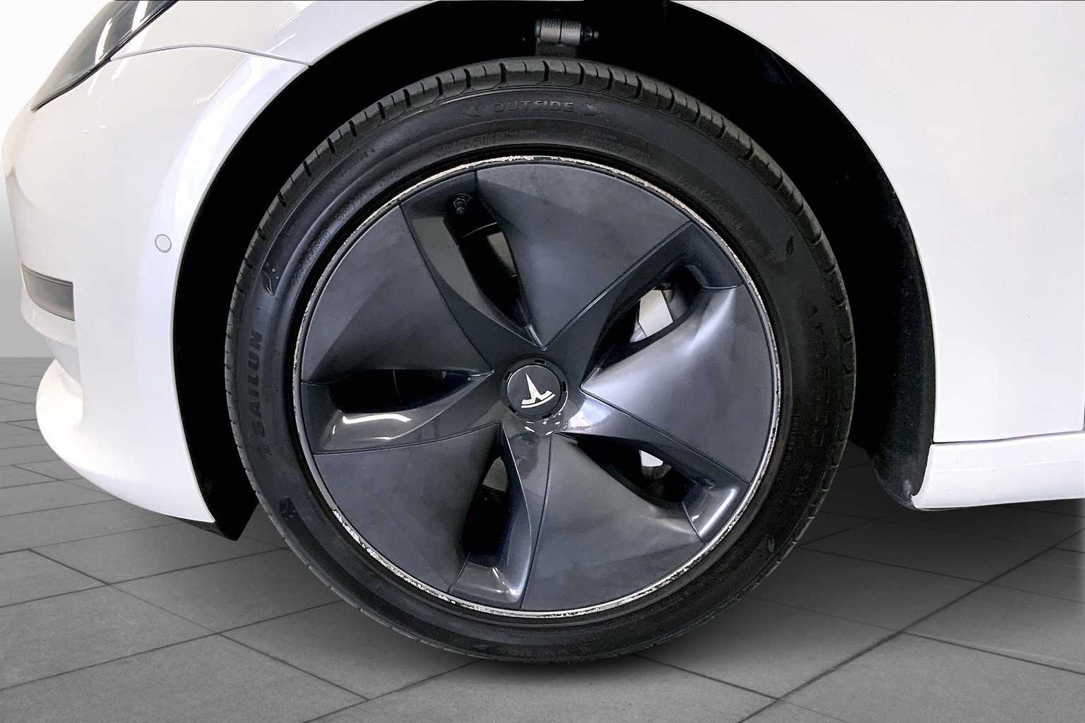 Vehicle image 8 of 30