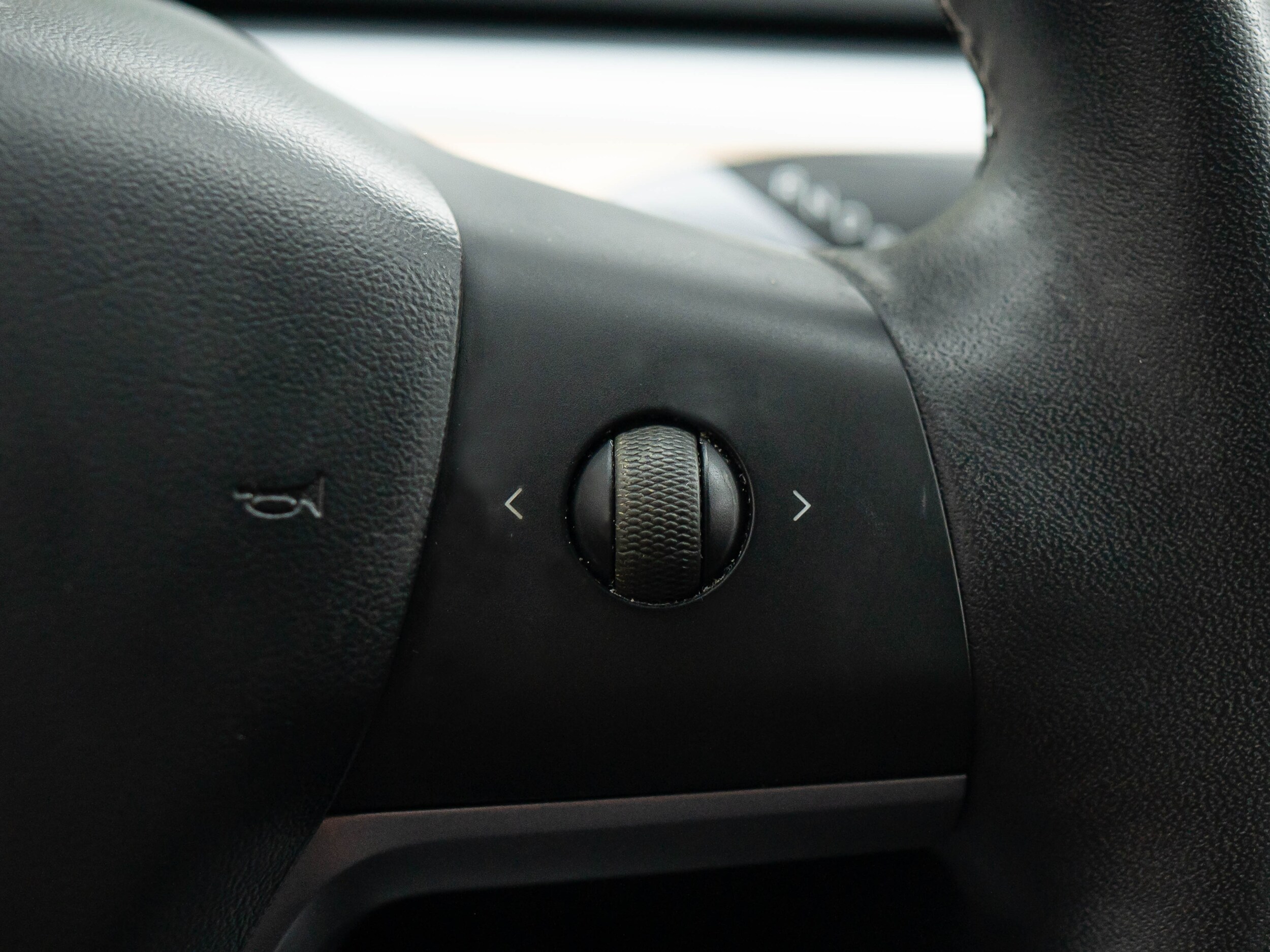 Vehicle image 28 of 44