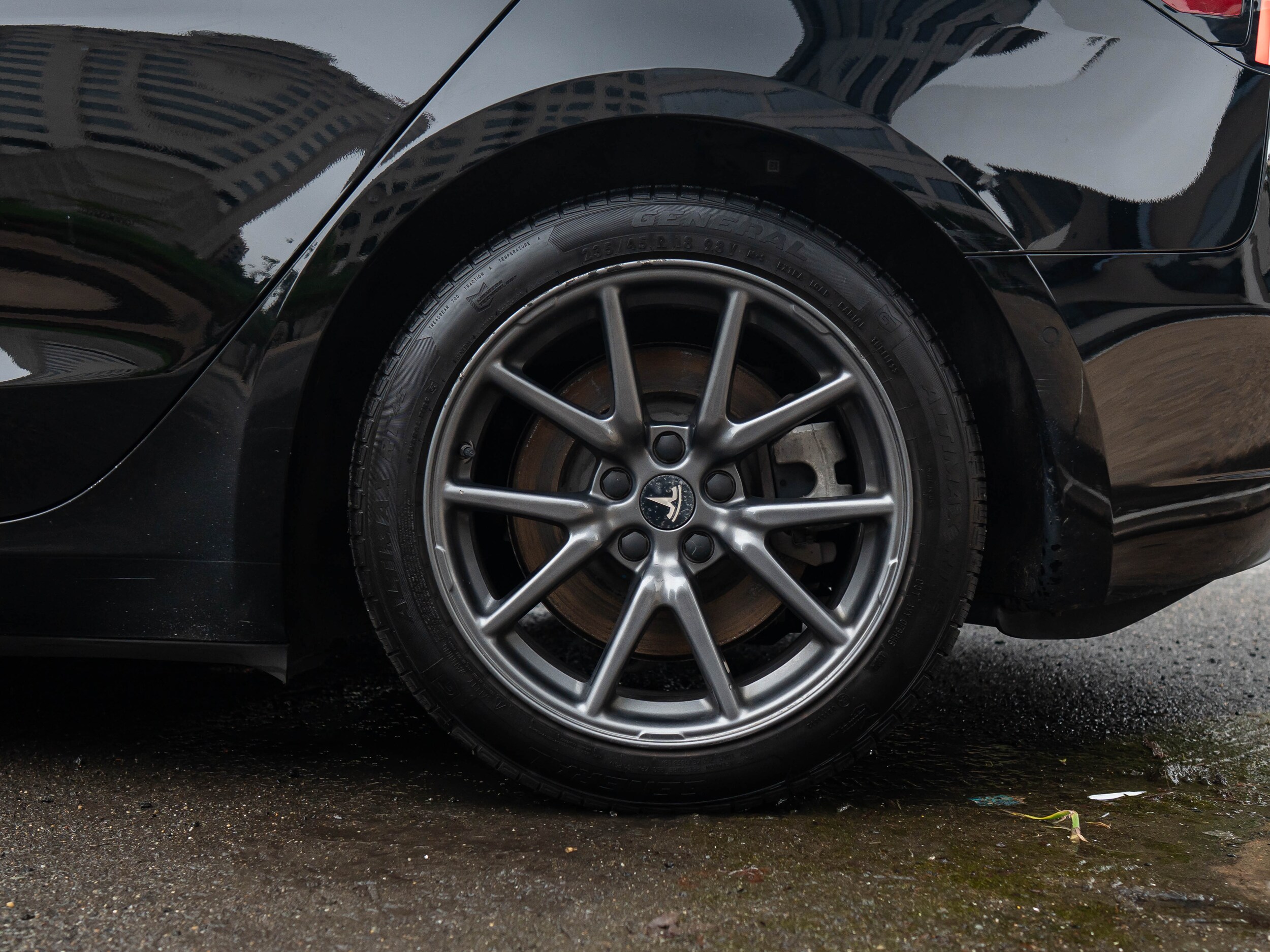 Vehicle image 6 of 44