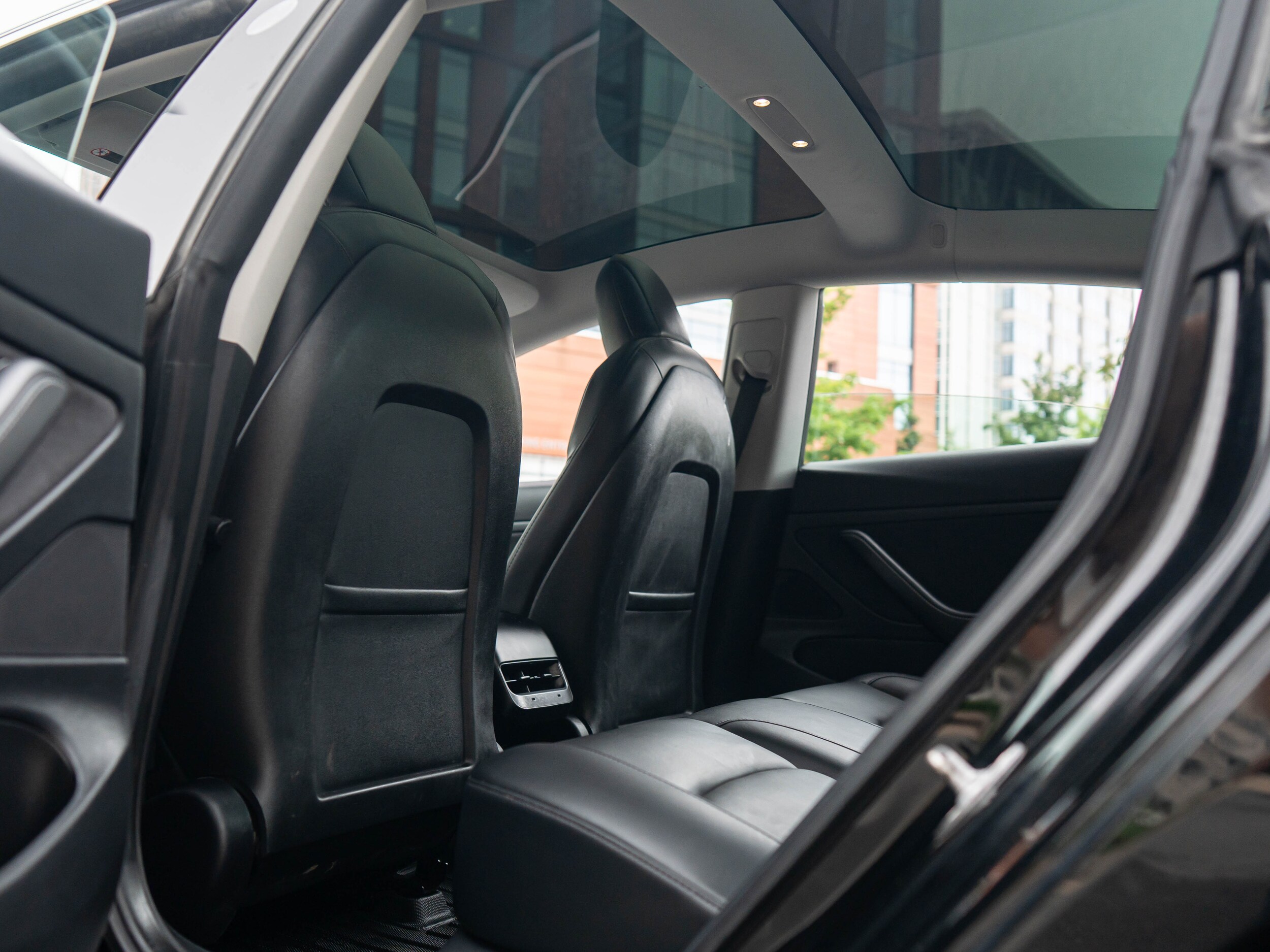 Vehicle image 13 of 44