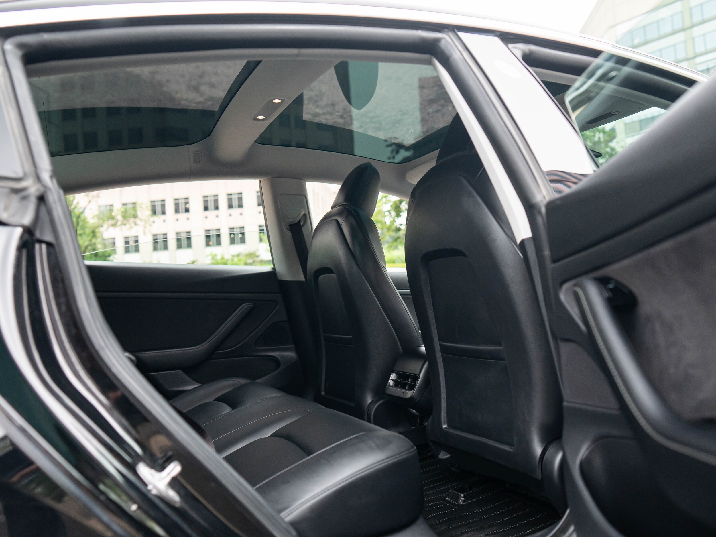 Vehicle image 16 of 44