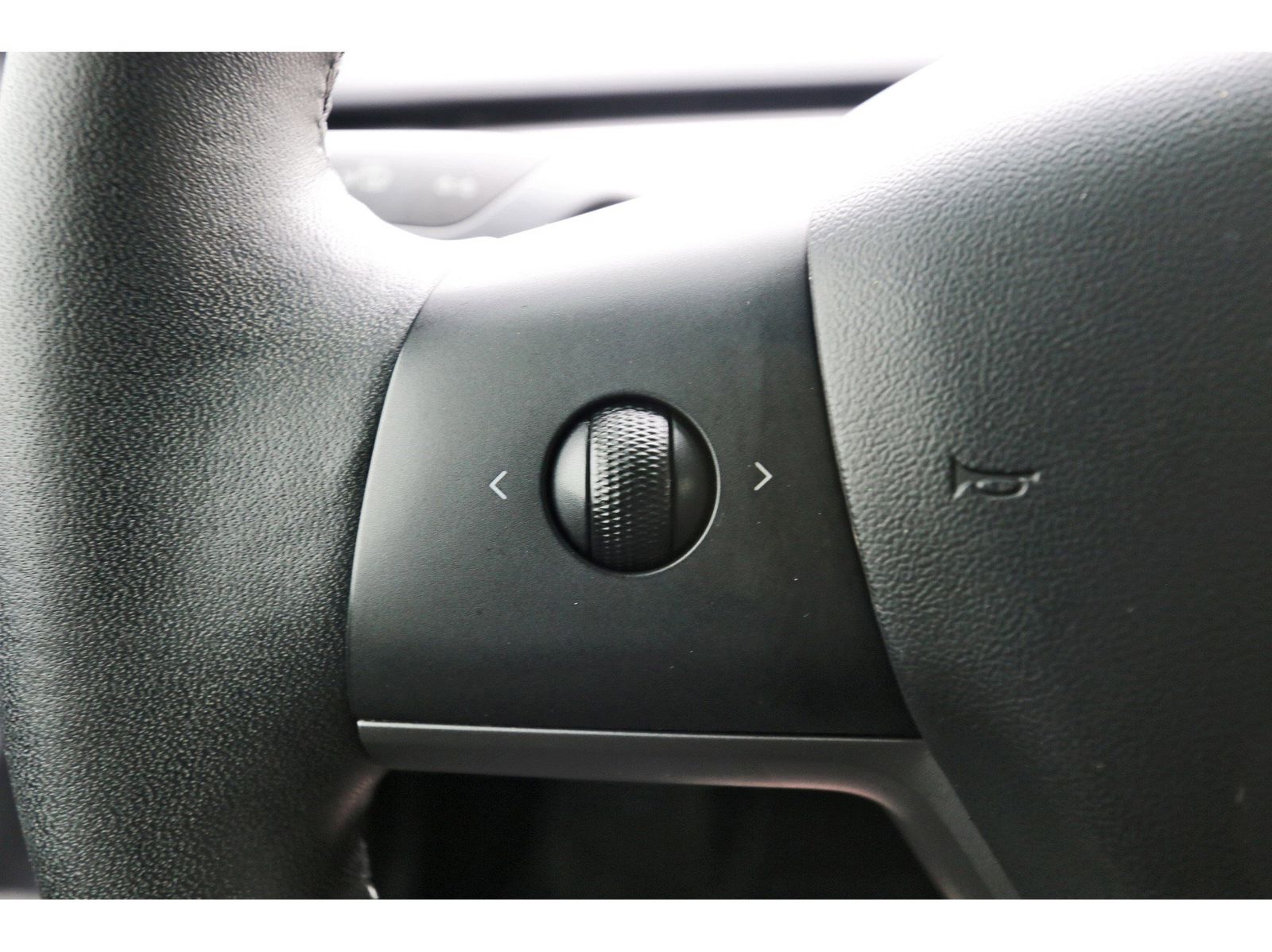 Vehicle image 21 of 26