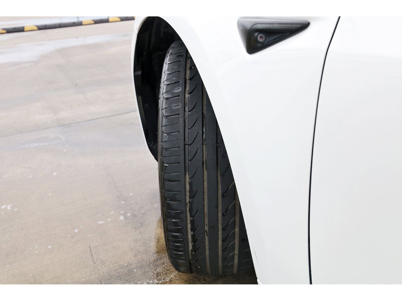 Vehicle image 24 of 26