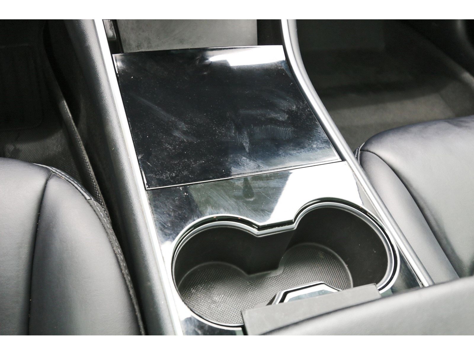 Vehicle image 16 of 26