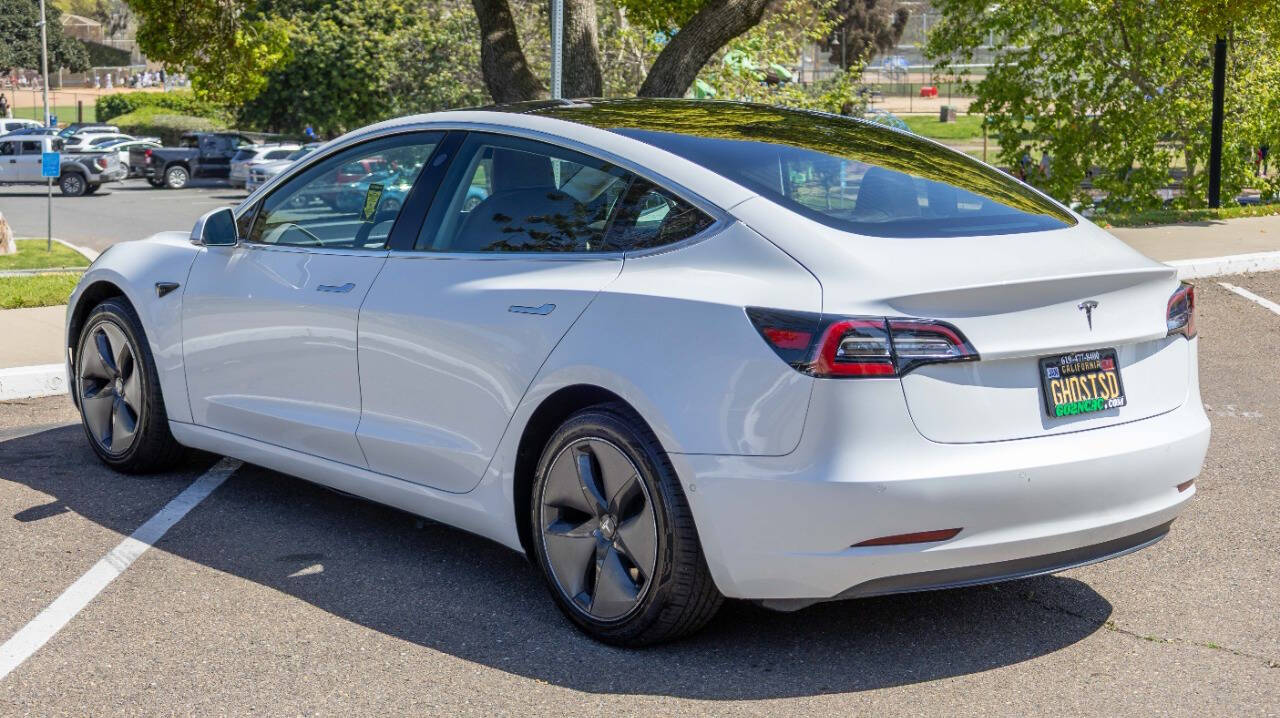 Vehicle image 9 of 24
