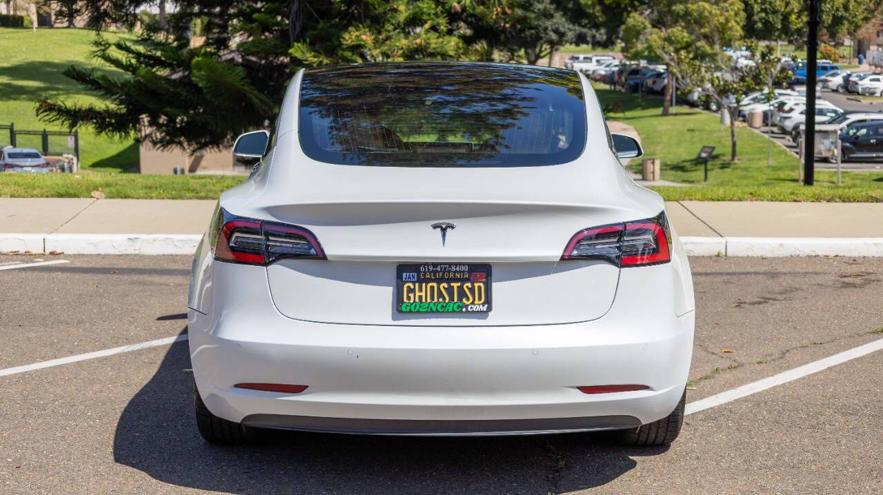 Vehicle image 8 of 24
