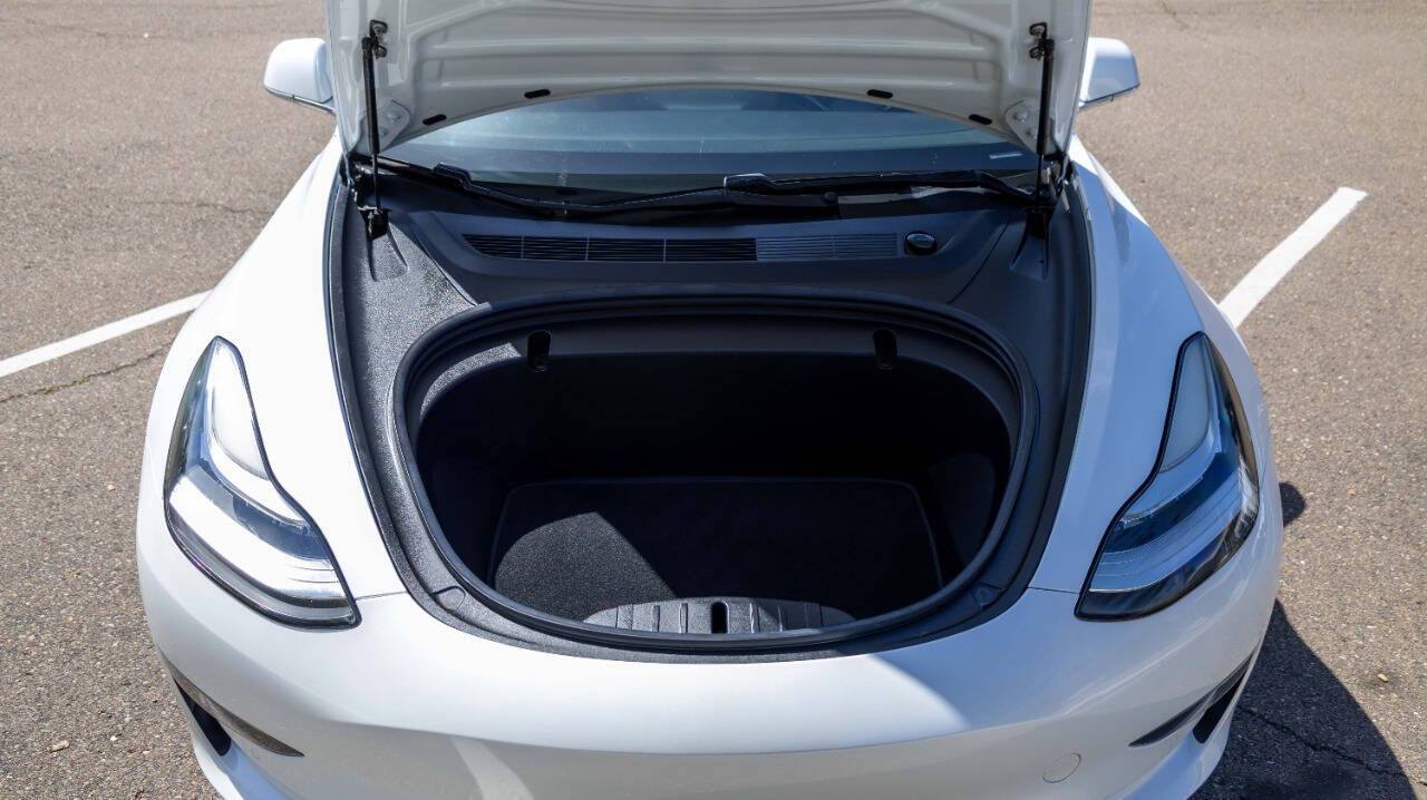 Vehicle image 17 of 24