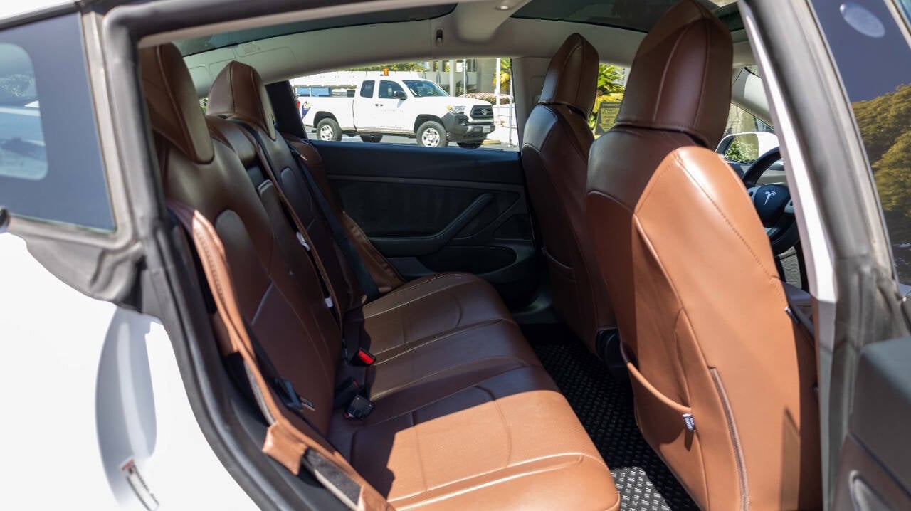 Vehicle image 13 of 24