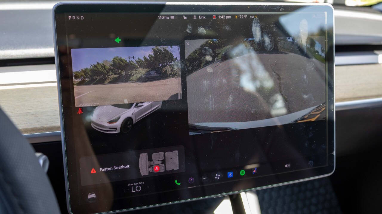 Vehicle image 20 of 24