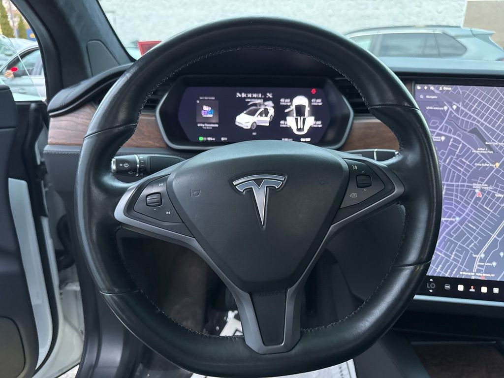 Vehicle image 26 of 33