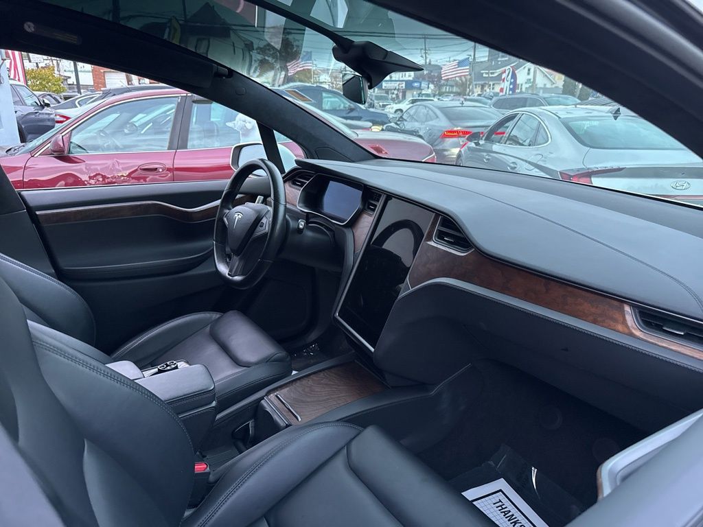 Vehicle image 12 of 33