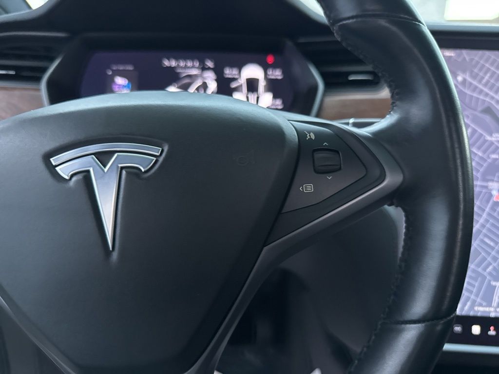 Vehicle image 28 of 33