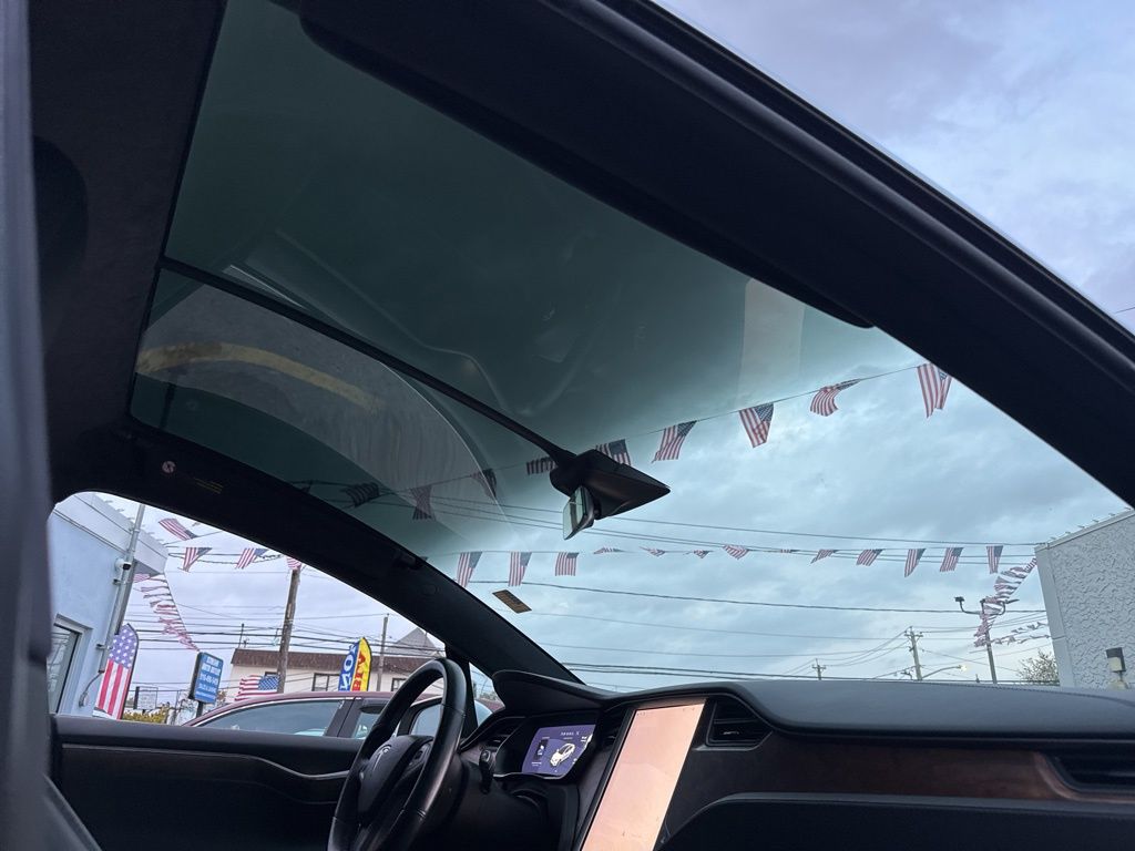 Vehicle image 15 of 33