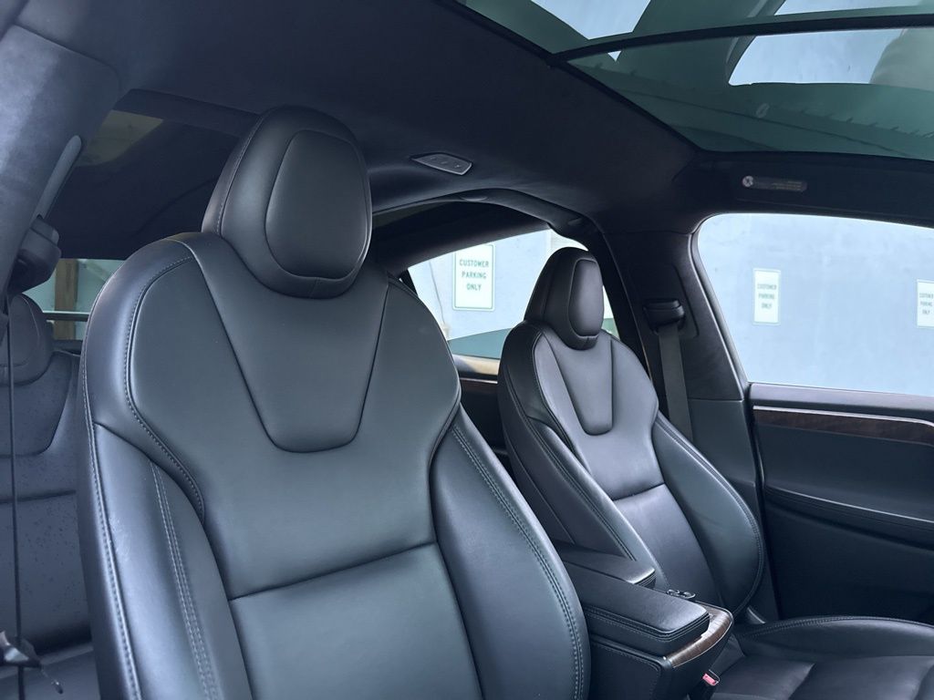 Vehicle image 13 of 33