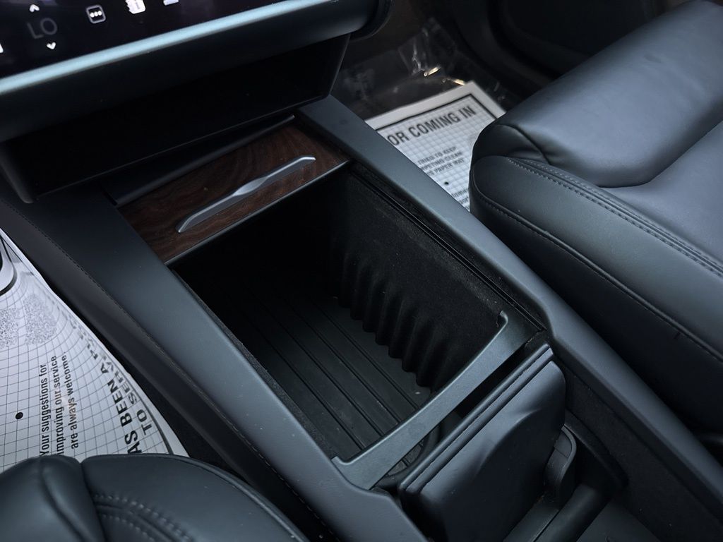 Vehicle image 31 of 33