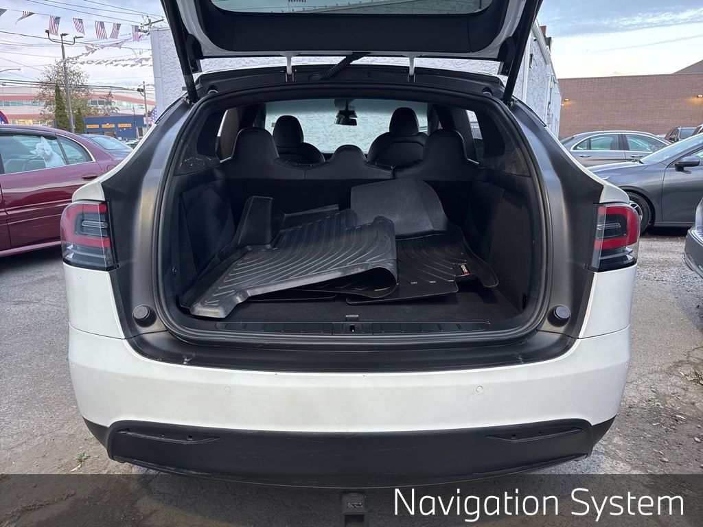 Vehicle image 10 of 33