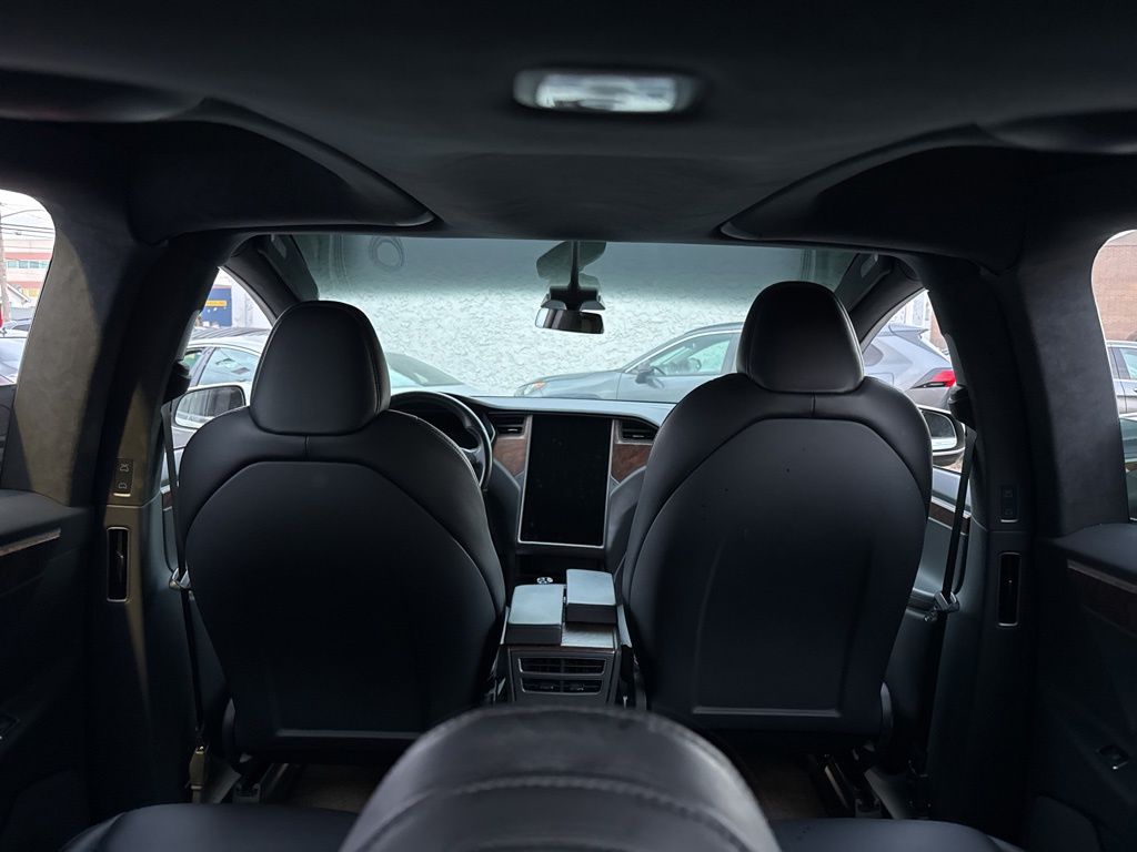 Vehicle image 11 of 33