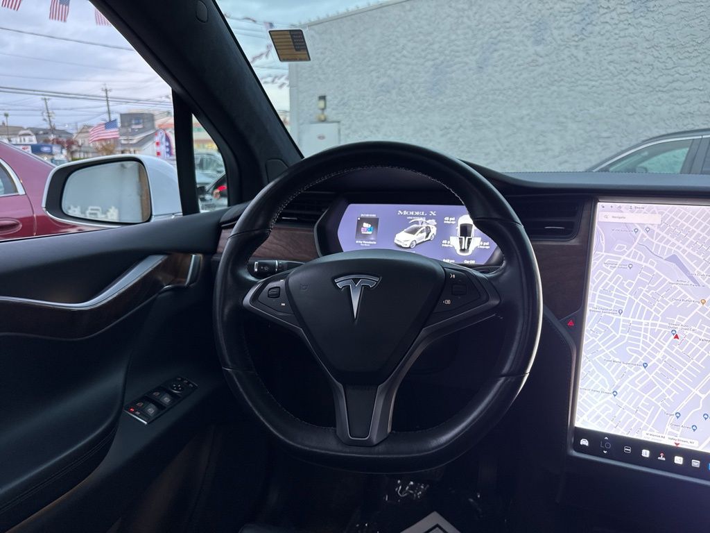 Vehicle image 21 of 33