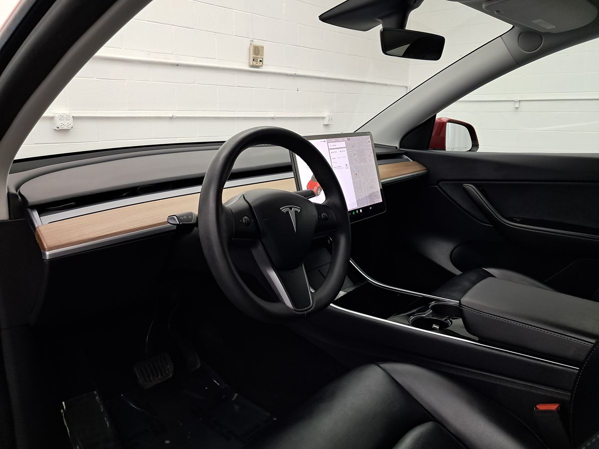 Vehicle image 11 of 46