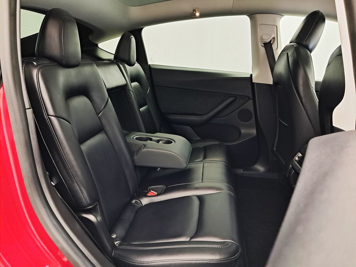 Vehicle image 36 of 46