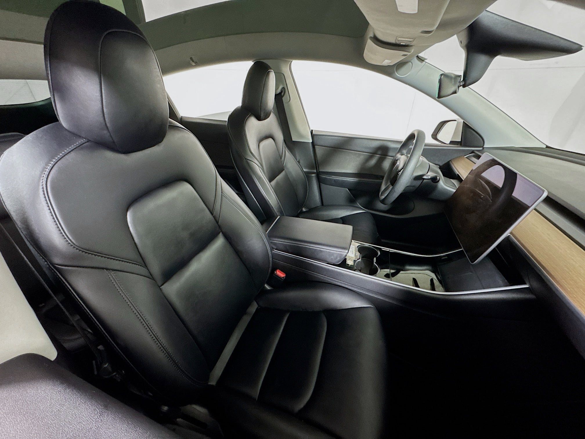 Vehicle image 26 of 29