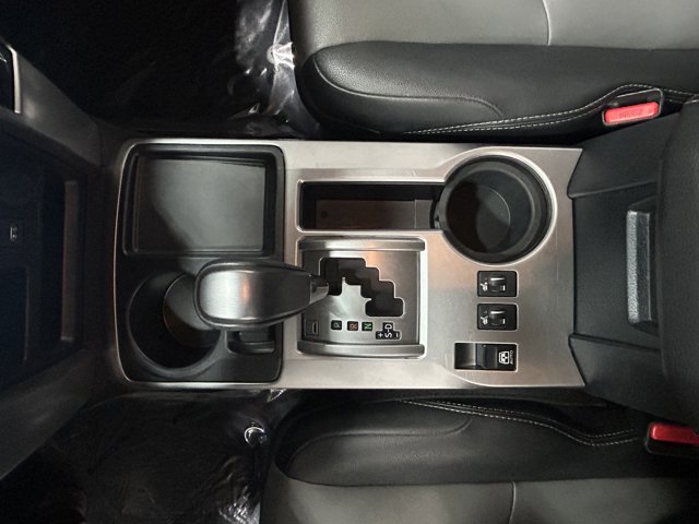 Vehicle image 17 of 27