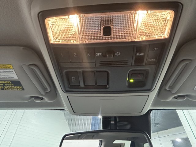 Vehicle image 25 of 27
