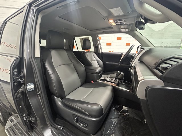 Vehicle image 11 of 27