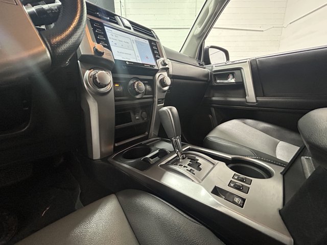 Vehicle image 22 of 27