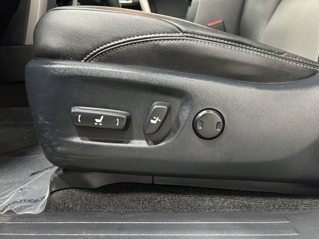 Vehicle image 18 of 27