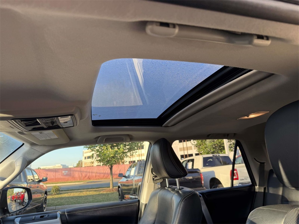 2020 Toyota 4Runner Limited Image 17 of 34