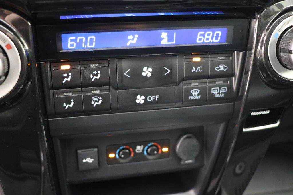 Vehicle image 21 of 28