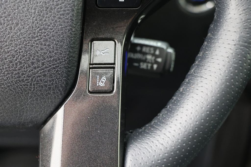 Vehicle image 19 of 28