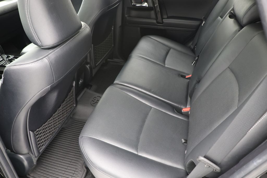 Vehicle image 11 of 28