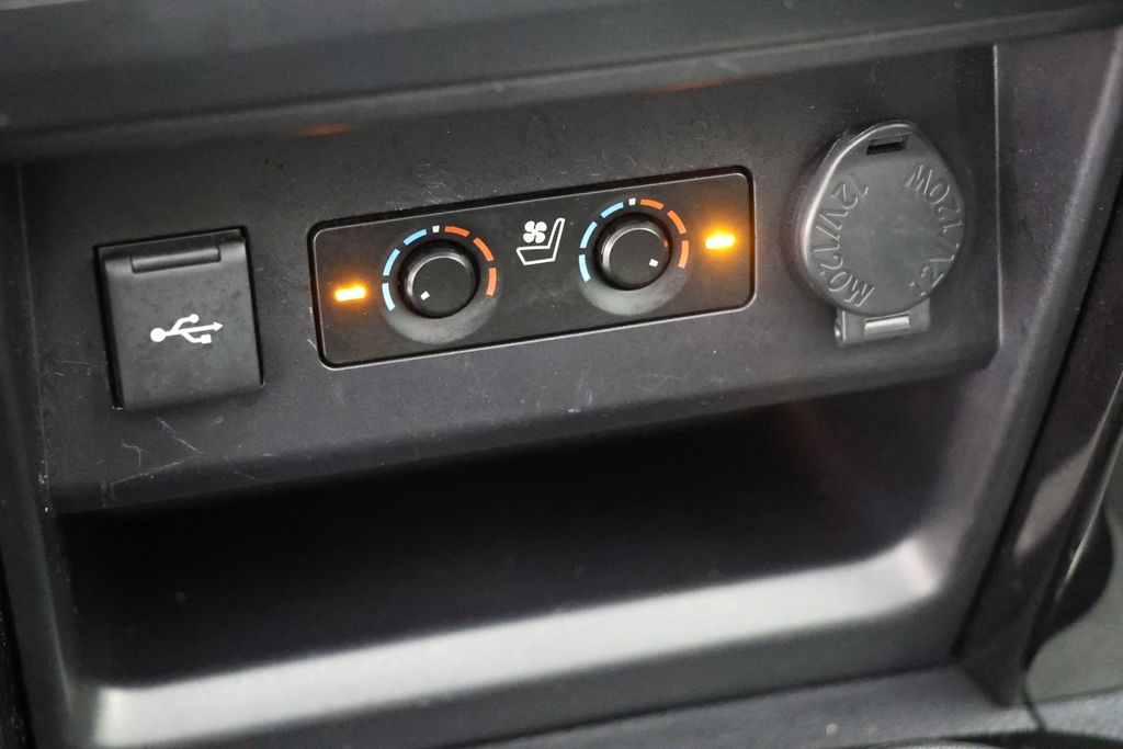 Vehicle image 22 of 28