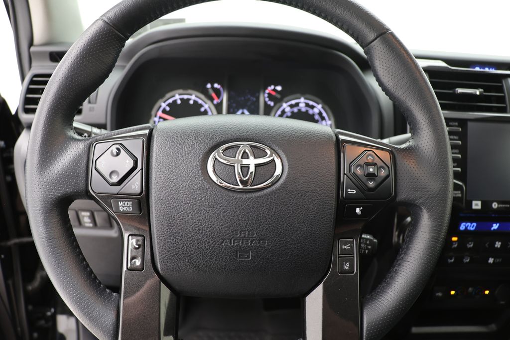 Vehicle image 17 of 28