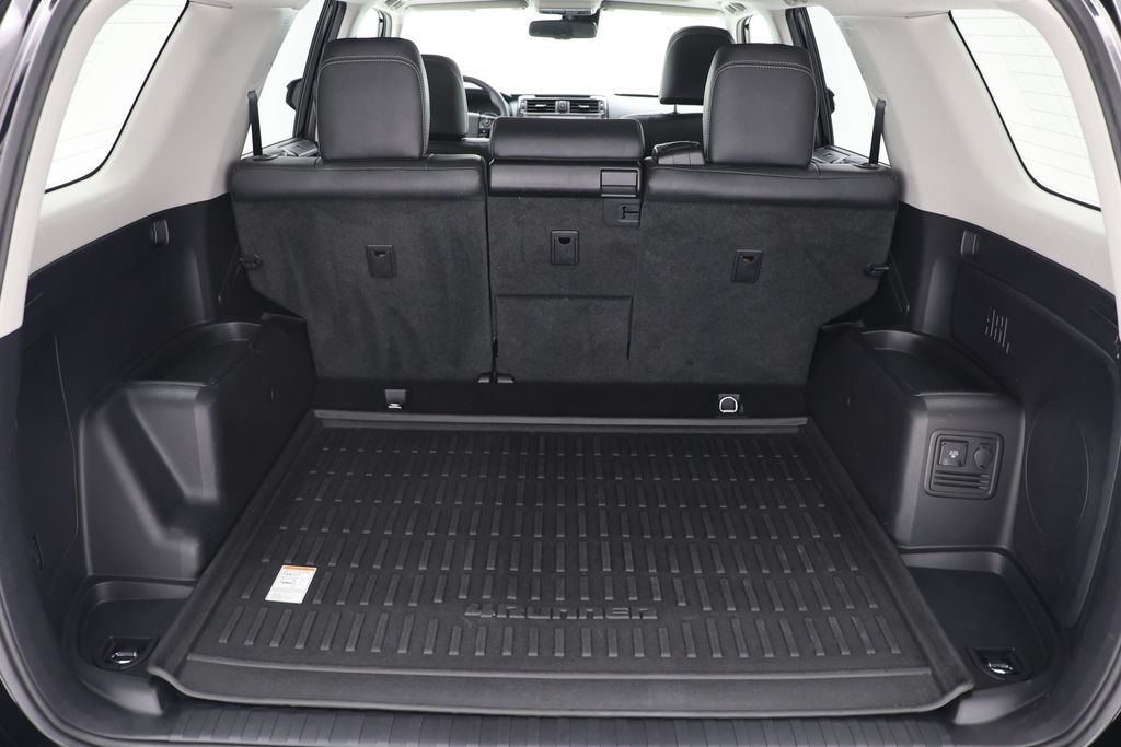 Vehicle image 27 of 28