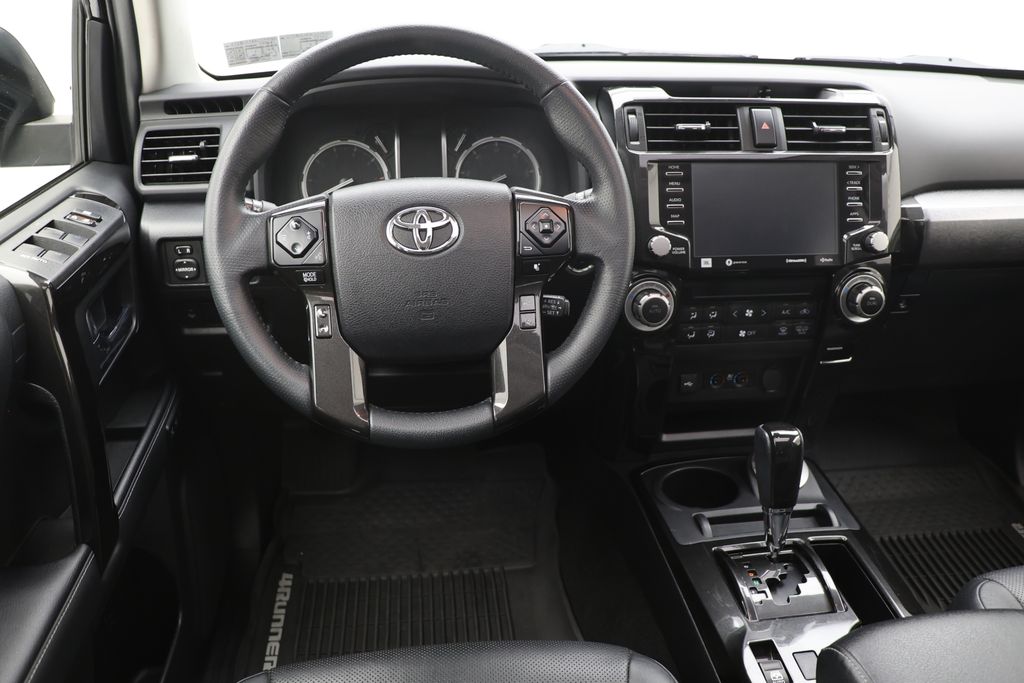 Vehicle image 12 of 28